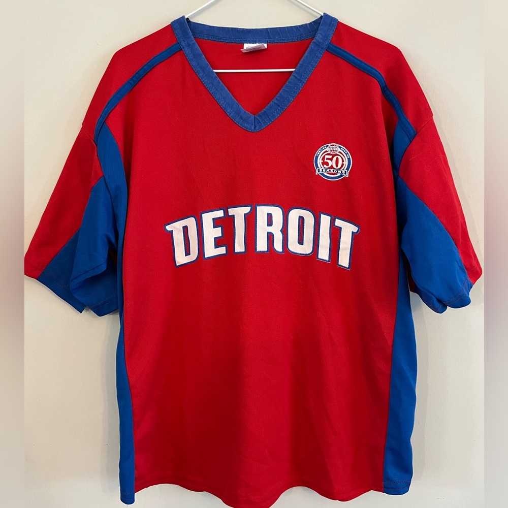 Detroit Pistons Sleeved Jersey